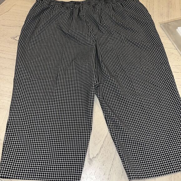 Alfred Dunner Capri Size 18 Black White plaid, Light weight, Comfy - Picture 6 of 8